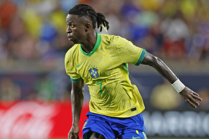 Brasil x Costa Rica - Vinícius Júnior com a camisa brasileira
